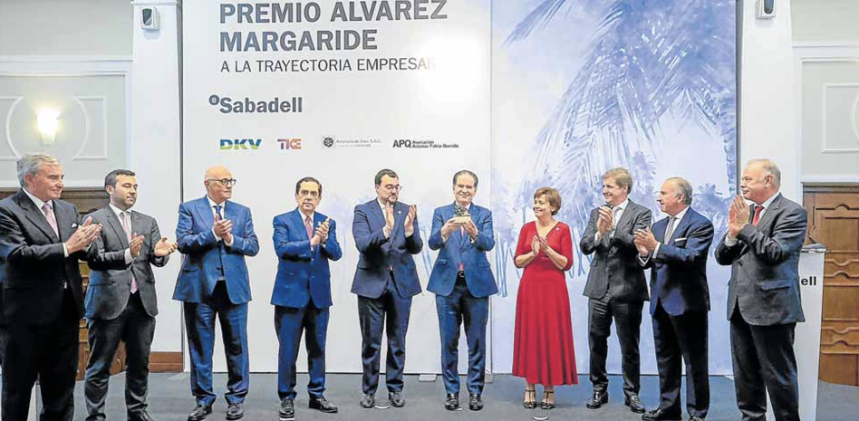 Pepín Corripio es condecorado en España por su trayectoria empresarial