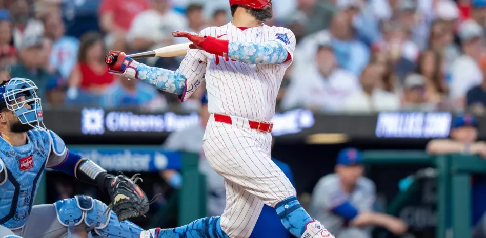 Schwarber y Harper conectan jonrón y Filis vencen a los Mets 6-2 para ganar la serie