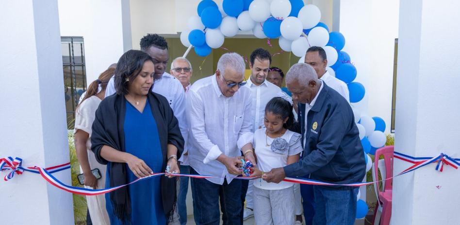 Gobierno inaugura varias obras en Bahoruco