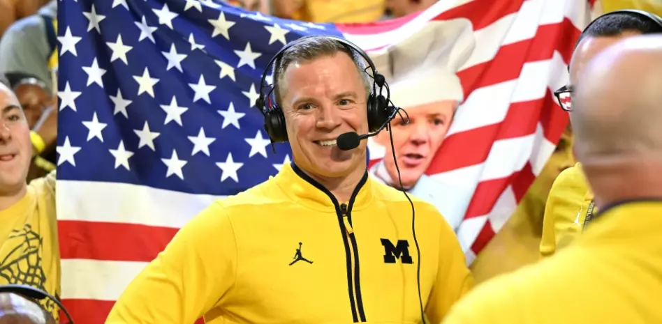 Dusty May deja a Michigan y será el coach de los Mavericks, según fuente AP