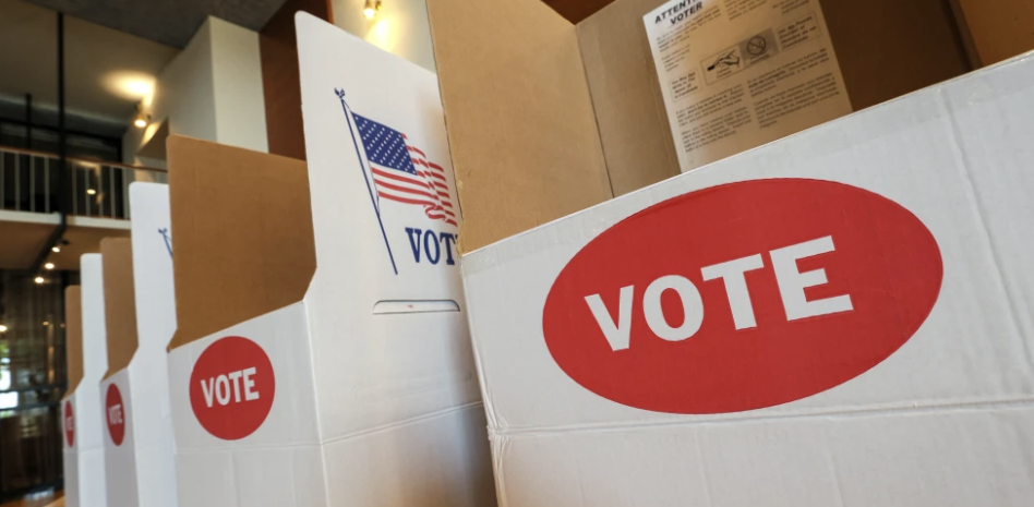 Jueza de EEUU bloquea uso de base de datos federal para verificar ciudadanía de votantes