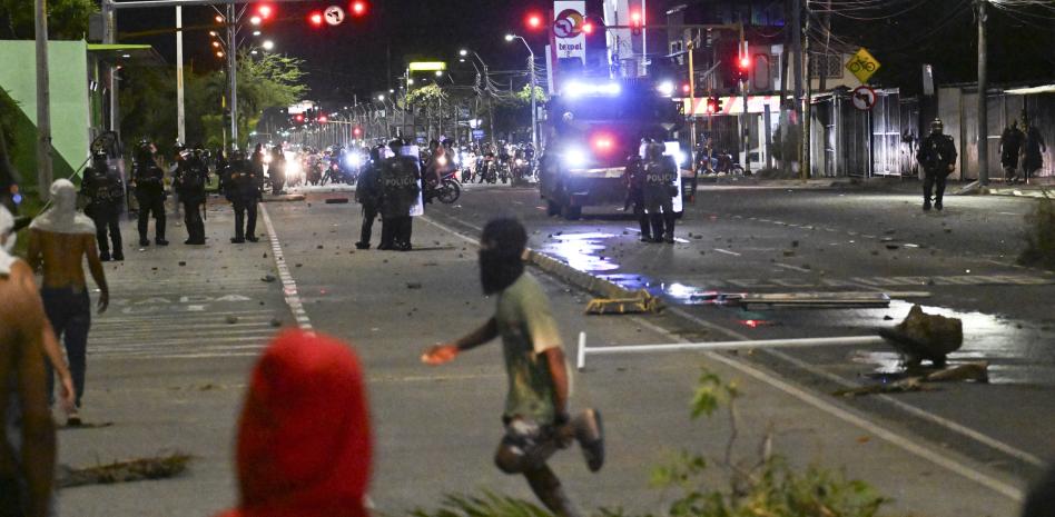 Candidato izquierdista llama a "la calma" tras las protestas contra triunfo de ultraderecha en Colombia