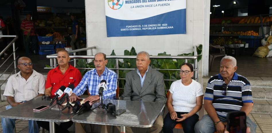 Comerciantes del mercado de Villa Agrícolas denuncian "descontrol" en alza de precios