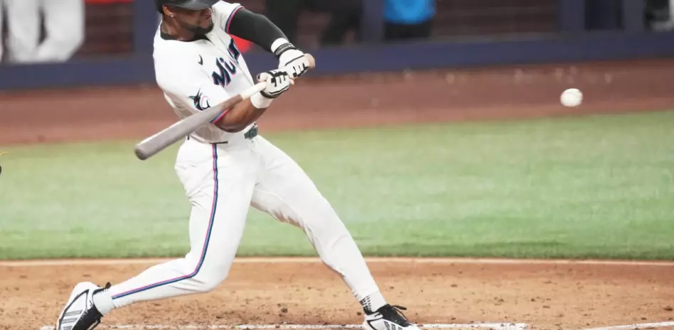 Otto López batea jonrón y otro juego de varios hits mientras Marlins vencen a Rangers