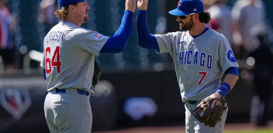 Swanson da 2 jonrones y remolca 7; Cubs aplastan a Mets en el Juego 1