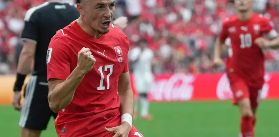 Suiza asegura primer lugar del Grupo B con triunfo 2-1 sobre Canadá