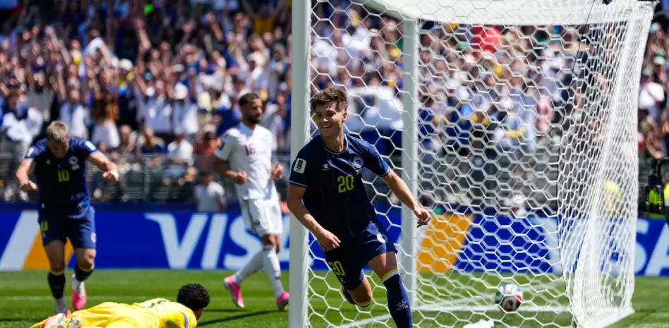 Bosnia-Herzegovina, con una victoria 3-1 ante Qatar, acaricia clasificación en el Mundial