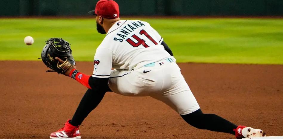 Arizona pone en asignación al veterano Carlos Santana