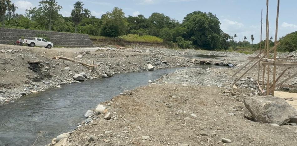 Pese a operativos, sigue extracción en río Camú