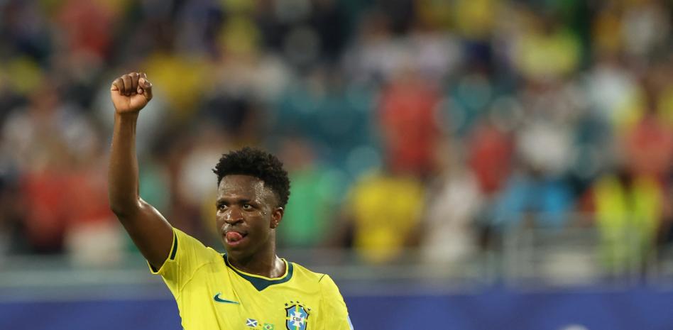 Brasil golea 3-0 a Escocia y pasa a 16avos como primero del Grupo C