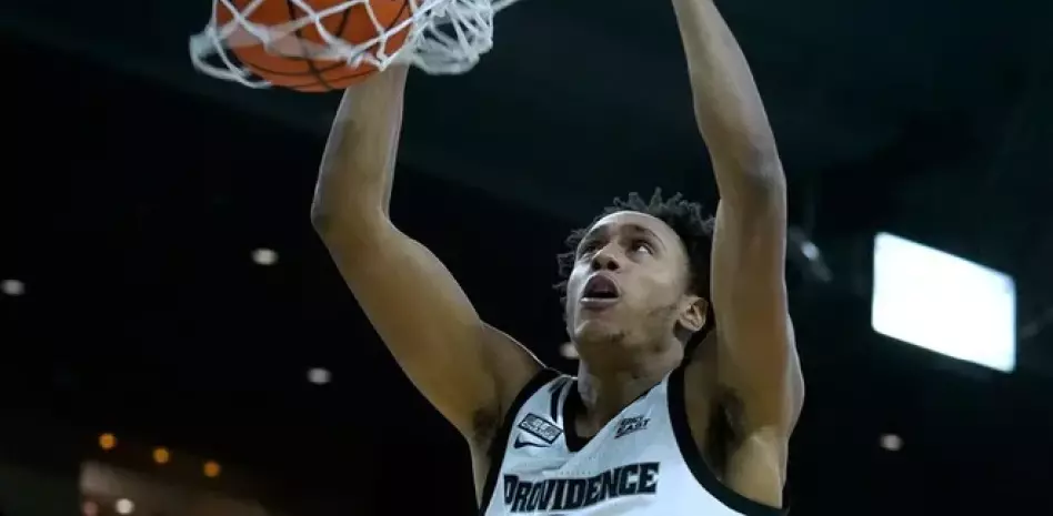 Rafael Castro firma un pacto de dos vías con los Bucks de Milwaukee