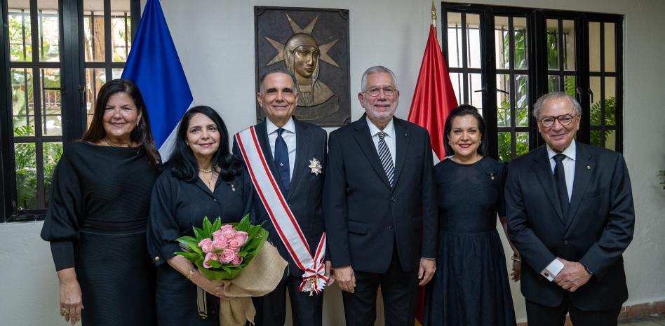 Soberana Orden de Malta condecora a S.E. Máximo Vidal por su trayectoria y compromiso institucional