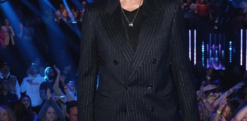 Lionel Richie genera preocupación tras interrumpir concierto por problemas de salud