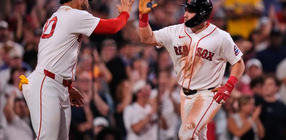 Durbin conecta un jonrón para romper el empate en la victoria de Boston 6-3 sobre los Yankees