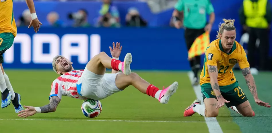 Australia avanza con empate 0-0 ante Paraguay que conserva posibilidades