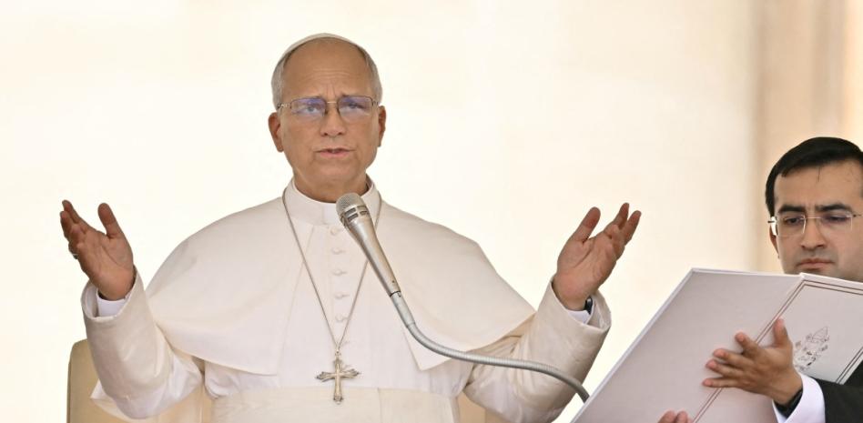 El papa llama a "resolver los conflictos como seres humanos y no como animales"