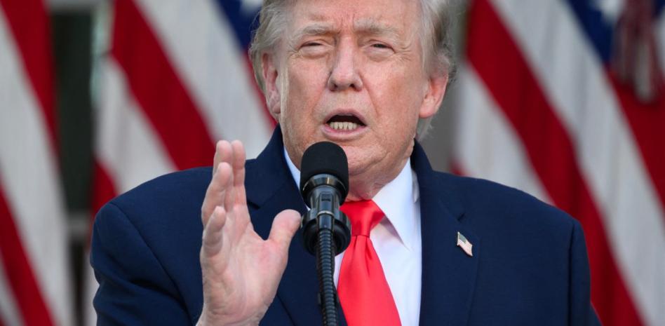 Trump presume de haber alcanzado cifras récord en expulsiones y detenciones de migrantes