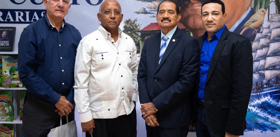 UCE presenta a la prensa 29 obras literarias de Miguel Phipps Cueto