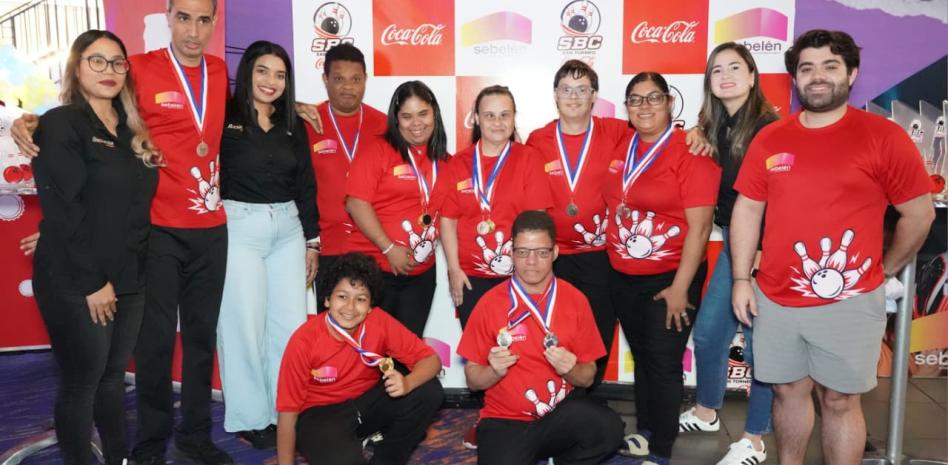 Campbell gana oro en el torneo de boliche de atletas especiales