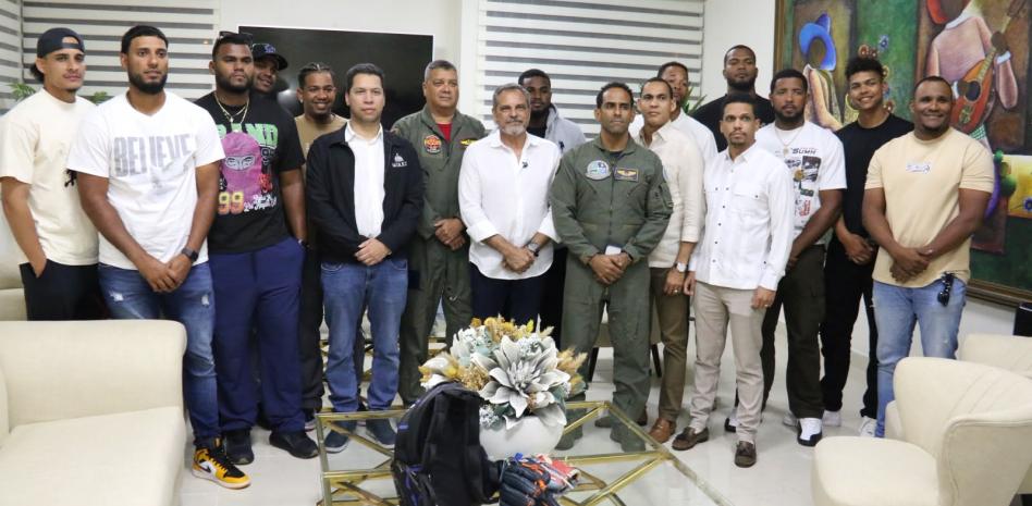 Gobierno trae al país primer grupo peloteros RD varados en Venezuela