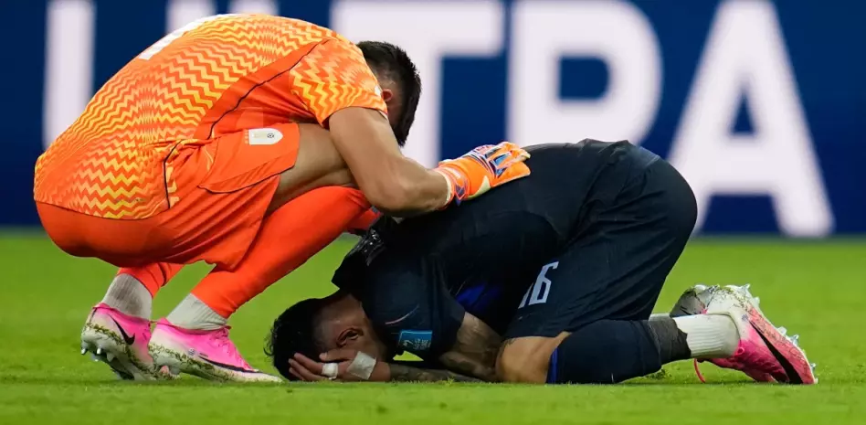 Tras error de Muslera, Uruguay cae 1-0 ante España y se despide del Mundial. La Roja gana el grupo