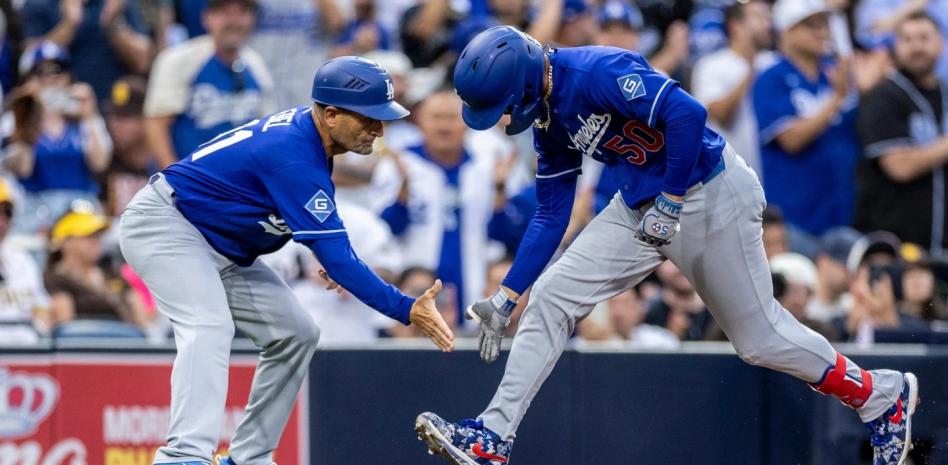 Mookie Betts jonronea en amplia victoria de los Dodgers sobre los Padres