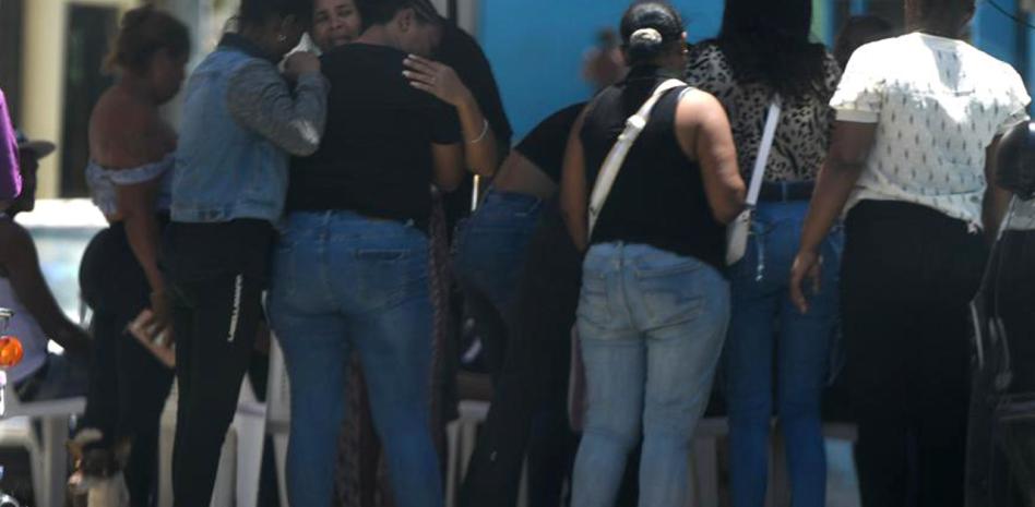 Bajo tenso silencio, familias velan a cuatro presuntos miembros de la banda “Los Chukys"