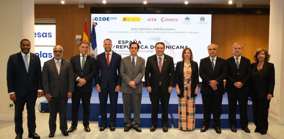Presenta al país como plataforma industrial durante Encuentro Empresarial en España