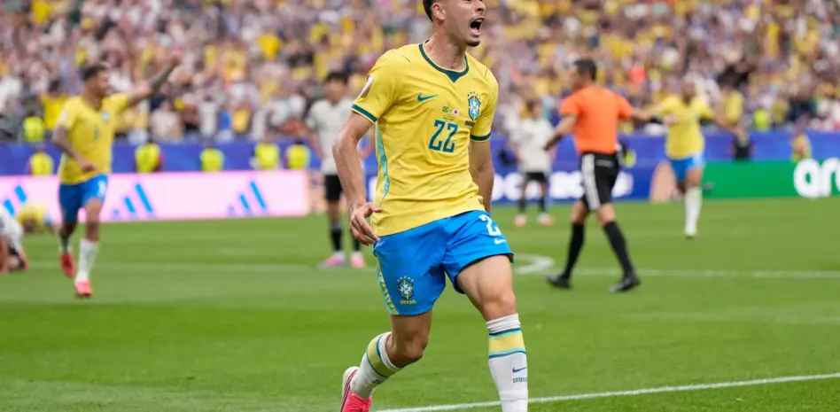 Brasil vence a Japón 2-1 con gol de Martinelli al final del descuento en Mundial