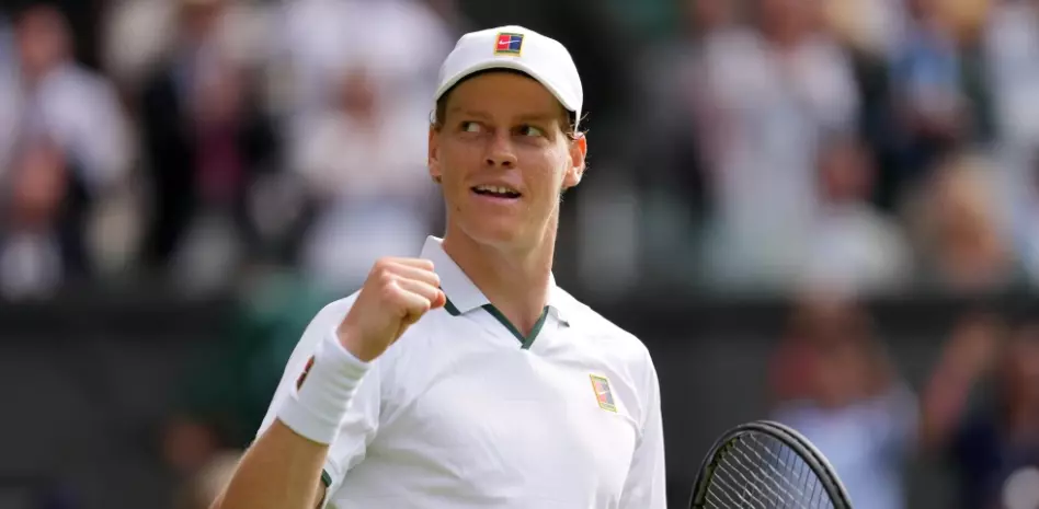 Sinner vence a Kecmanovic en cinco sets en la primera ronda de Wimbledon