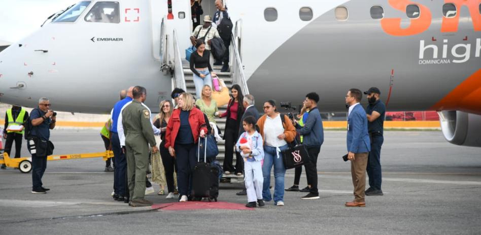 65 personas regresan al país en vuelo humanitario desde Venezuela