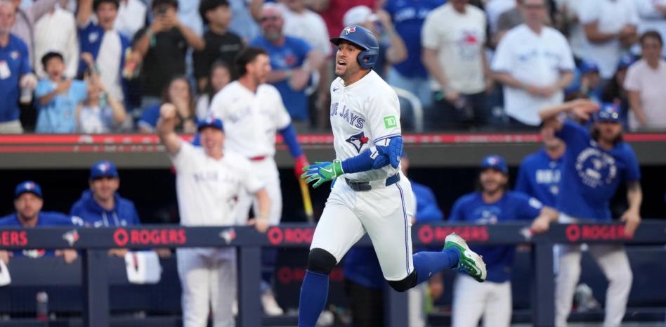 Azulejos aprovechan error de jardineros y vencen a los Mets 2-1