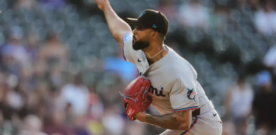Alcántara mejora a 6-0 en junio, López jonronea en triunfo de los Marlins