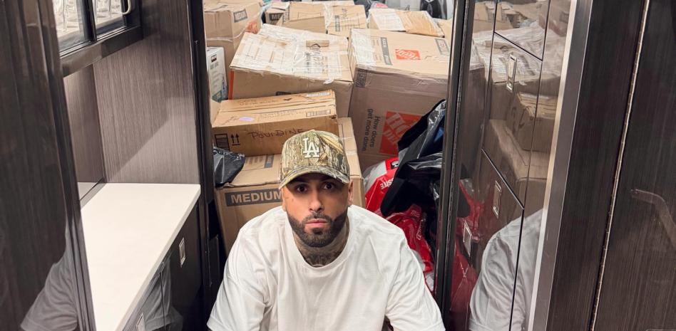 Nicky Jam viaja a Venezuela en su propio avión privado lleno de suministros para donar