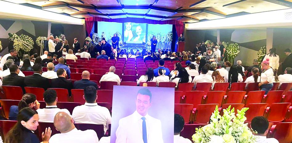 En Santiago se comenta: el homenaje de despedida a Alex Bueno, un gran artista