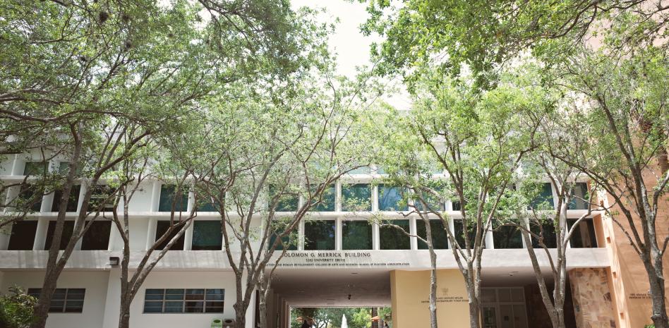 Florida prohíbe a indocumentados matricularse en sus 28 'colegios' universitarios