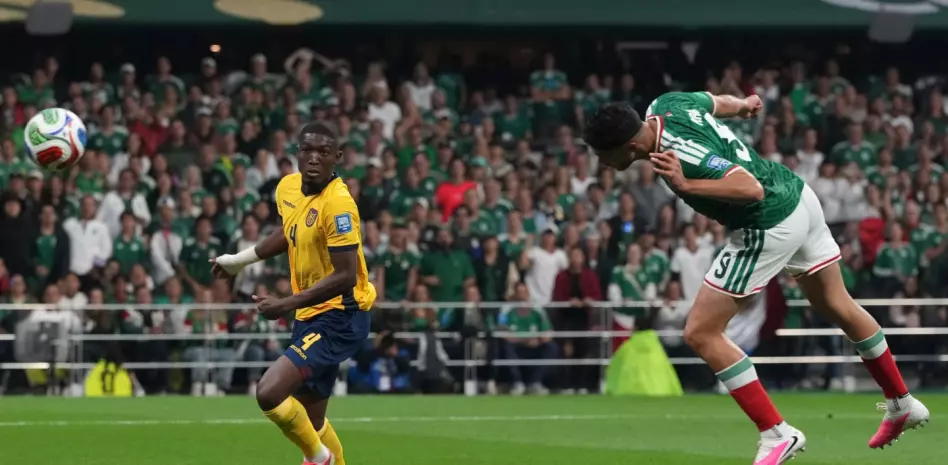 México, con su mejor versión, vence 2-0 a Ecuador y avanza a octavos de final