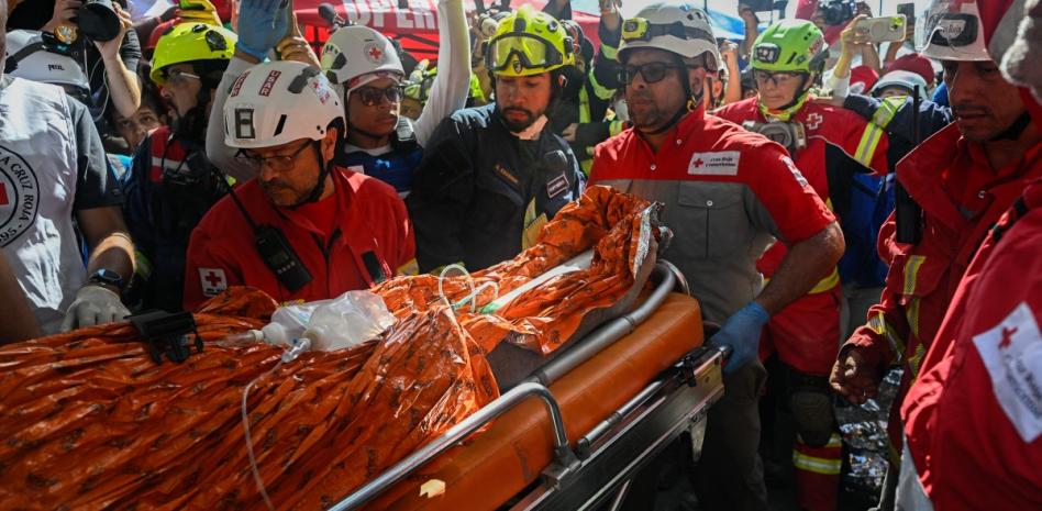 Hernán Gil, el vigilante rescatado que duró ocho días bajo los escombros en Venezuela
