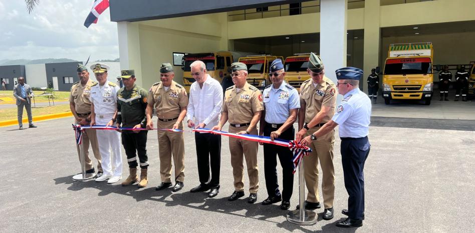 Abinader inaugura sede del Cuerpo Especializado de Mitigación a Emergencias y Desastres