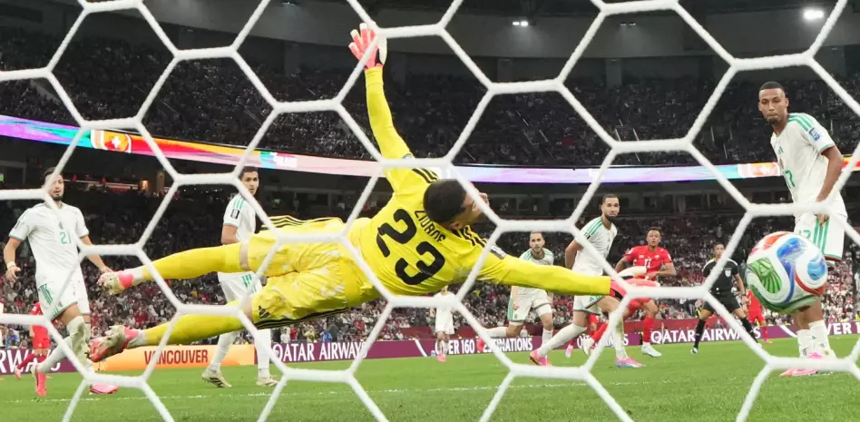 Suiza avanza en el Mundial con una victoria de 2-0 sobre Argelia, Embolo y Ndoye anotan