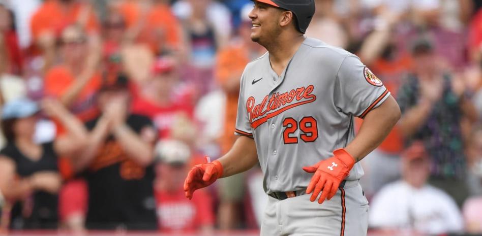 El jonrón de Samuel Basallo en la octava entrada le da triunfo a los Orioles 5-3 sobre Kansas
