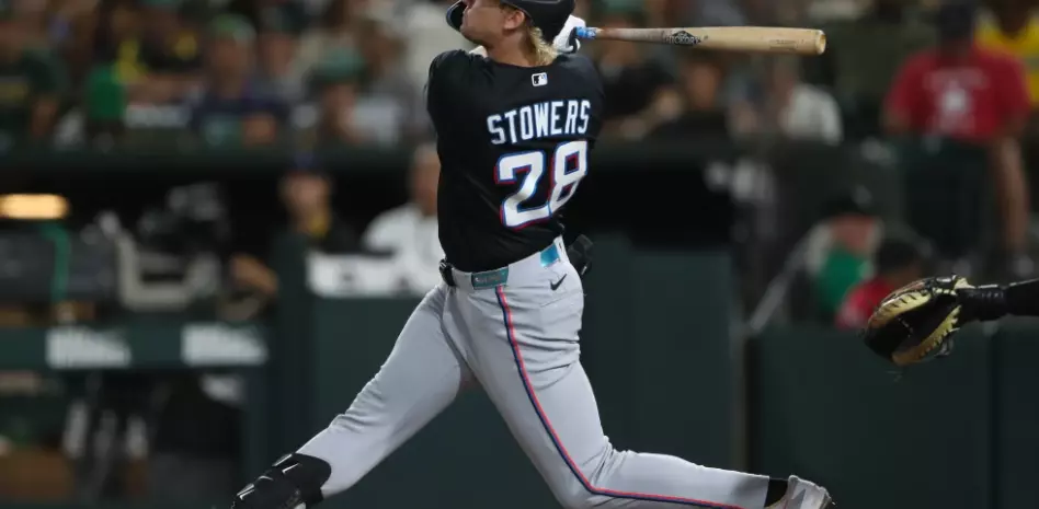 Stowers batea dos de los seis cuadrangulares de Marlins en triunfo sobre Atléticos