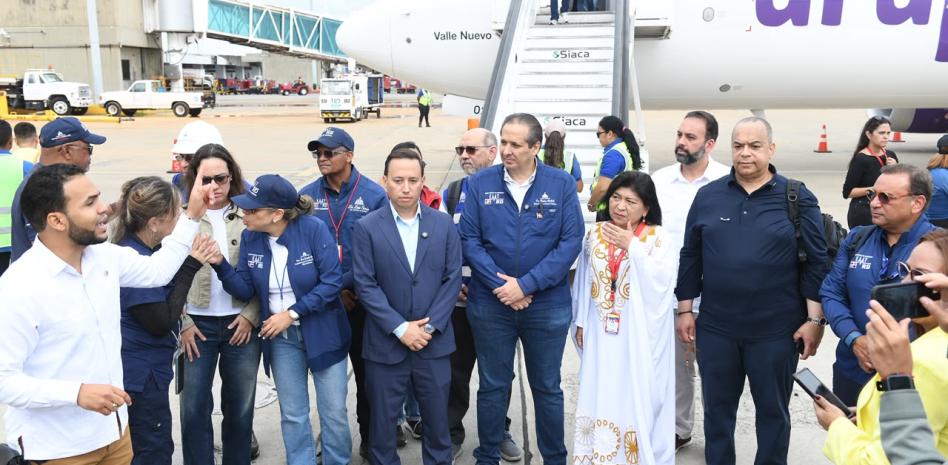 Ministro de Salud viaja a Venezuela con brigada médica; estarán en hospital móvil instalado por RD
