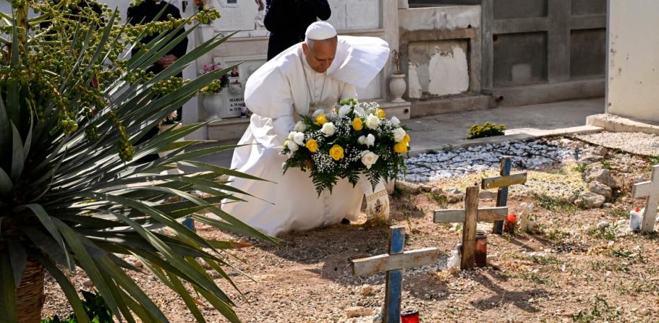 El papa urge a Europa a "proteger" a los migrantes en medio de crisis migratoria