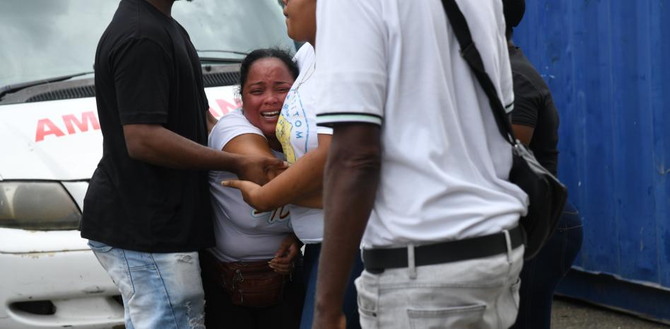 En imágenes: La dolorosa escena de cuando una madre identifica el cuerpo de su hijo