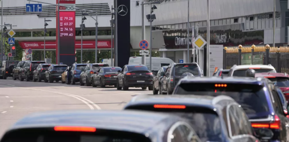 Rusia establece medidas para enfrentar crisis del combustible