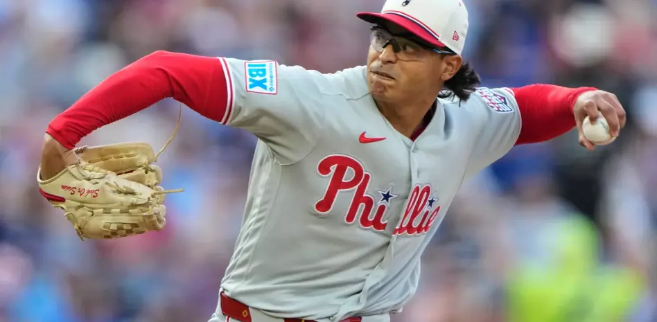 Luzardo domina, Filis pegan tres vuelacercas y vencen a los Reales de Kansas City