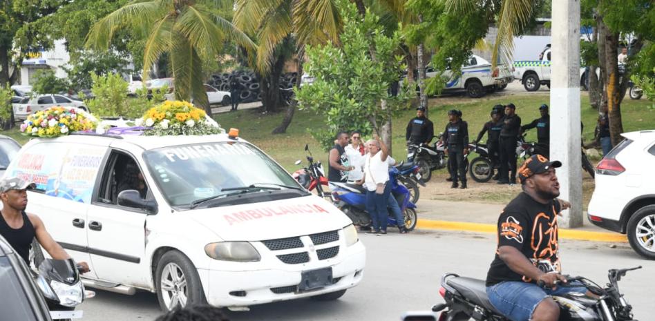 Con lágrimas, un sector en duelo y clamor de justicia; sepultan restos de Darling Mercado