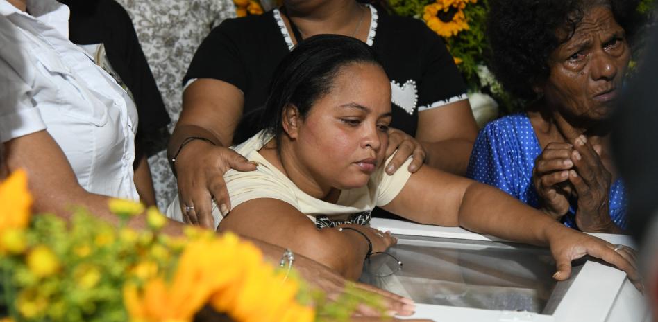 Imágenes: Con lágrimas, un sector en duelo y clamor de justicia; sepultan restos de Darlin Mercado