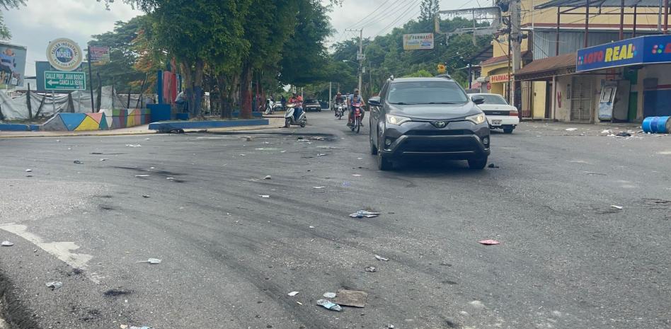 Paro de 48 horas paraliza actividades comerciales en Licey al Medio; reclaman conclusión de obras